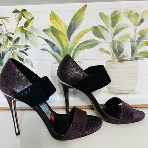 Brand New DKNY leather material heels. Heel measurements: aprox. 5.5 Cm